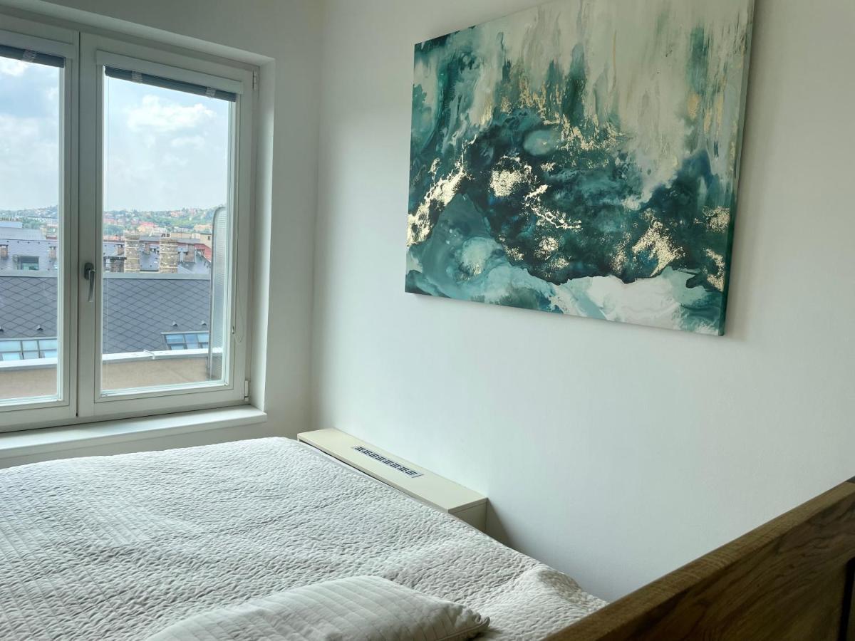 Cool Studio Apartment Прага Екстериор снимка