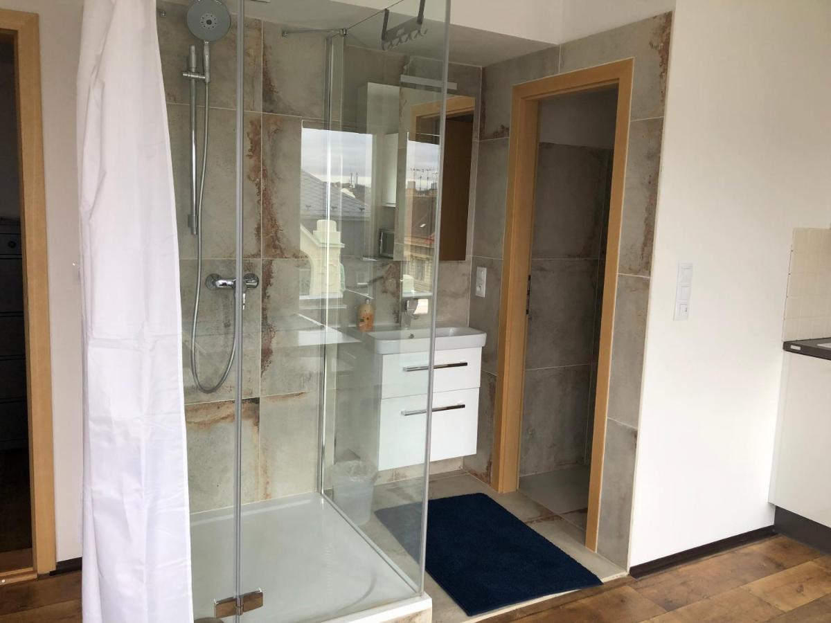 Cool Studio Apartment Прага Екстериор снимка