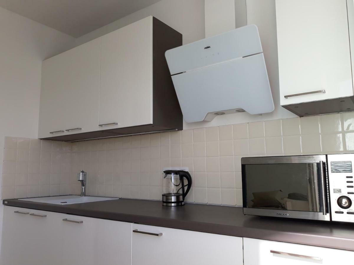 Cool Studio Apartment Прага Екстериор снимка