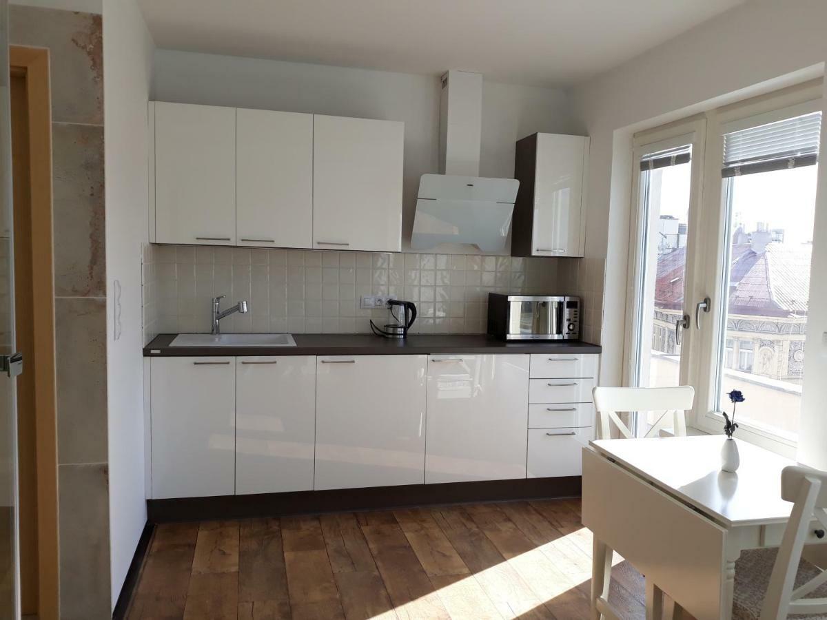 Cool Studio Apartment Прага Екстериор снимка